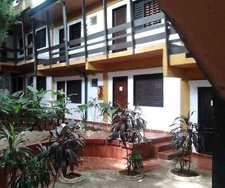 Residencia Leones De Castilla Asuncion Exteriör bild