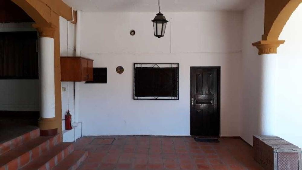 Residencia Leones De Castilla Asuncion Exteriör bild