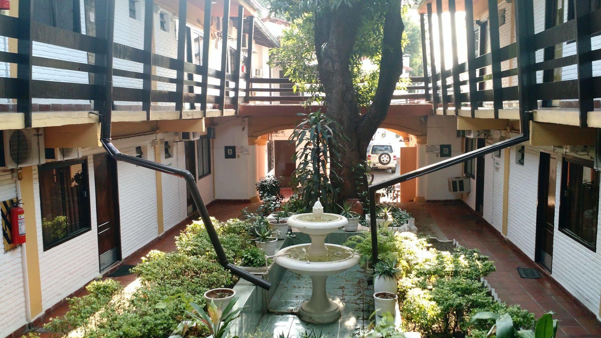 Residencia Leones De Castilla Asuncion Exteriör bild