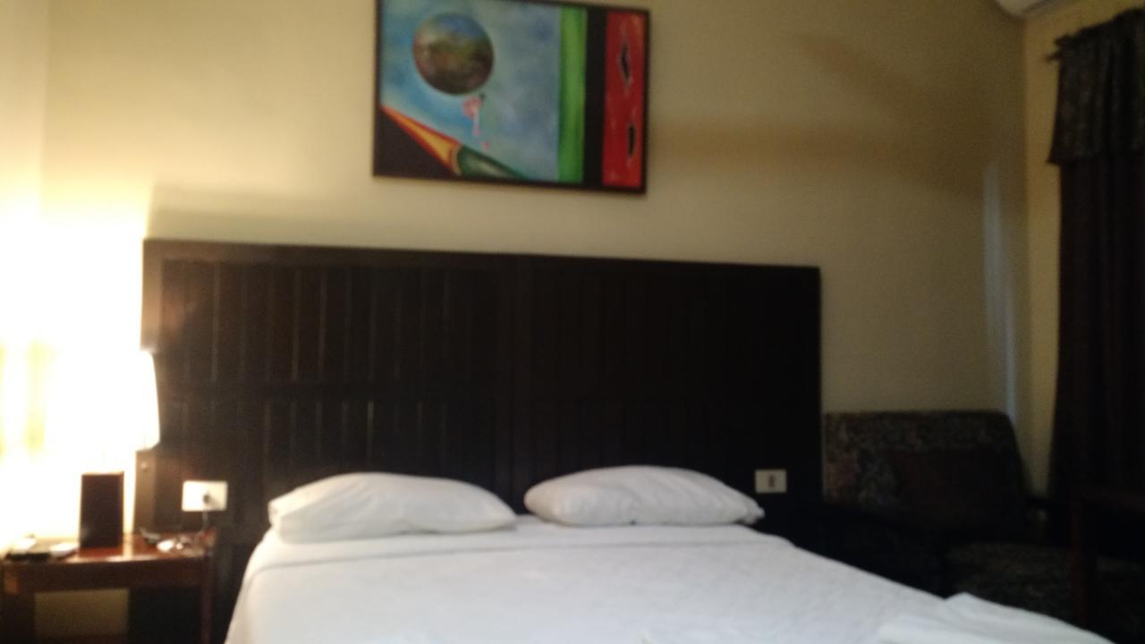Residencia Leones De Castilla Asuncion Exteriör bild
